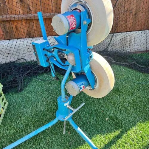 Jugs combination pitching machine + dimple balls